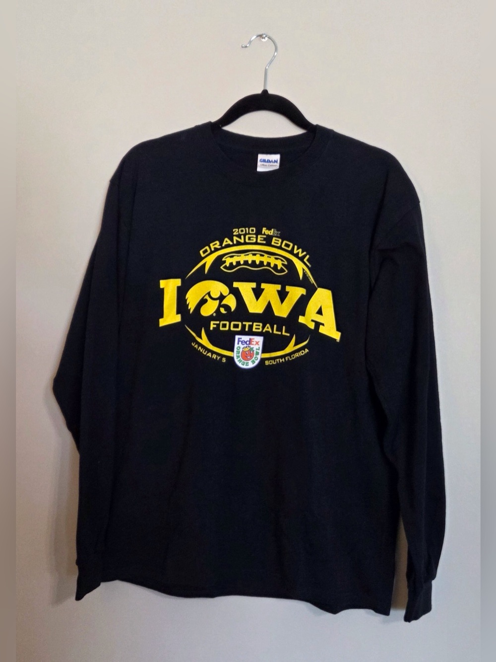 Men’s Large Gildan Black Long Sleeve Iowa Orange Bowl T Shirt 2010